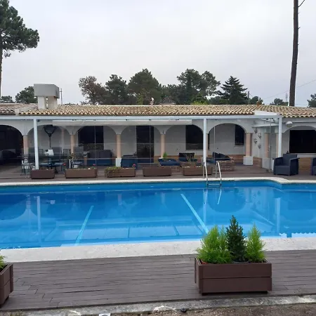 Verdizela Pool & Garden Holiday home Charneca (Setubal)